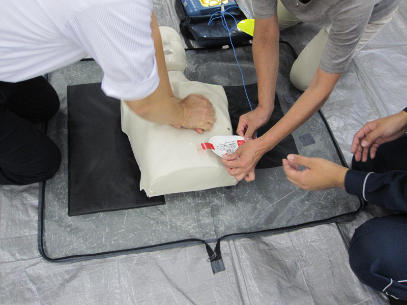 Ảnh lắp đặt AED (máy khử rung tim ngoài tự động)